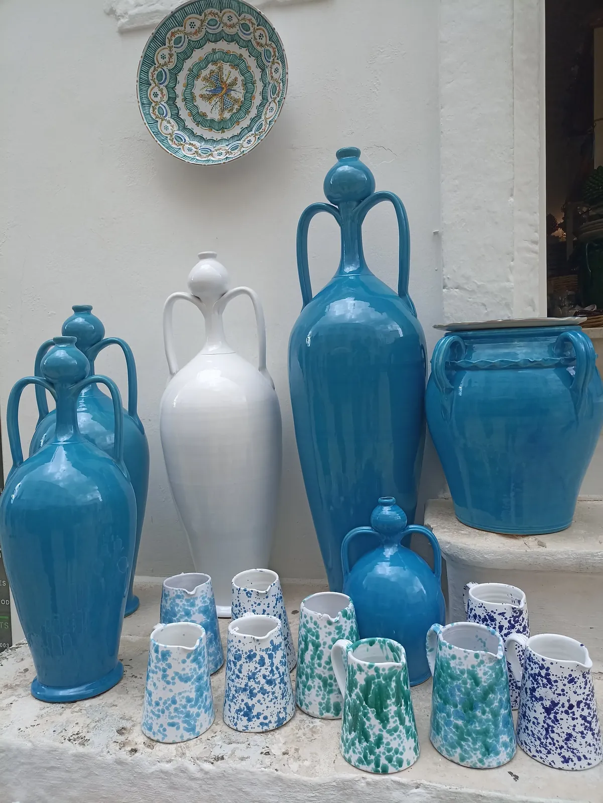 Céramiques traditionnelles salentines dans une boutique de Galatone